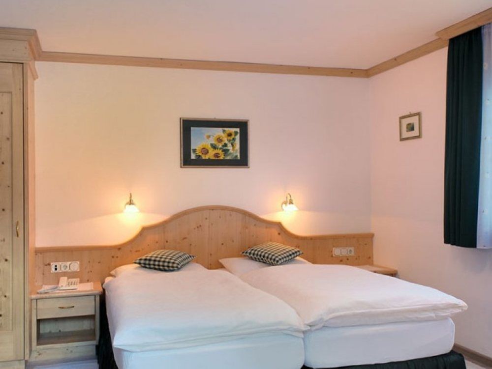Piccolo Hotel Claudia No Pets San Vigilio Di Marebbe Exterior photo